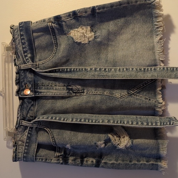Unlock Your Inner Rebel with Our Distressed Denim Skirt - Perfect for Festivals - Picture 3 of 11